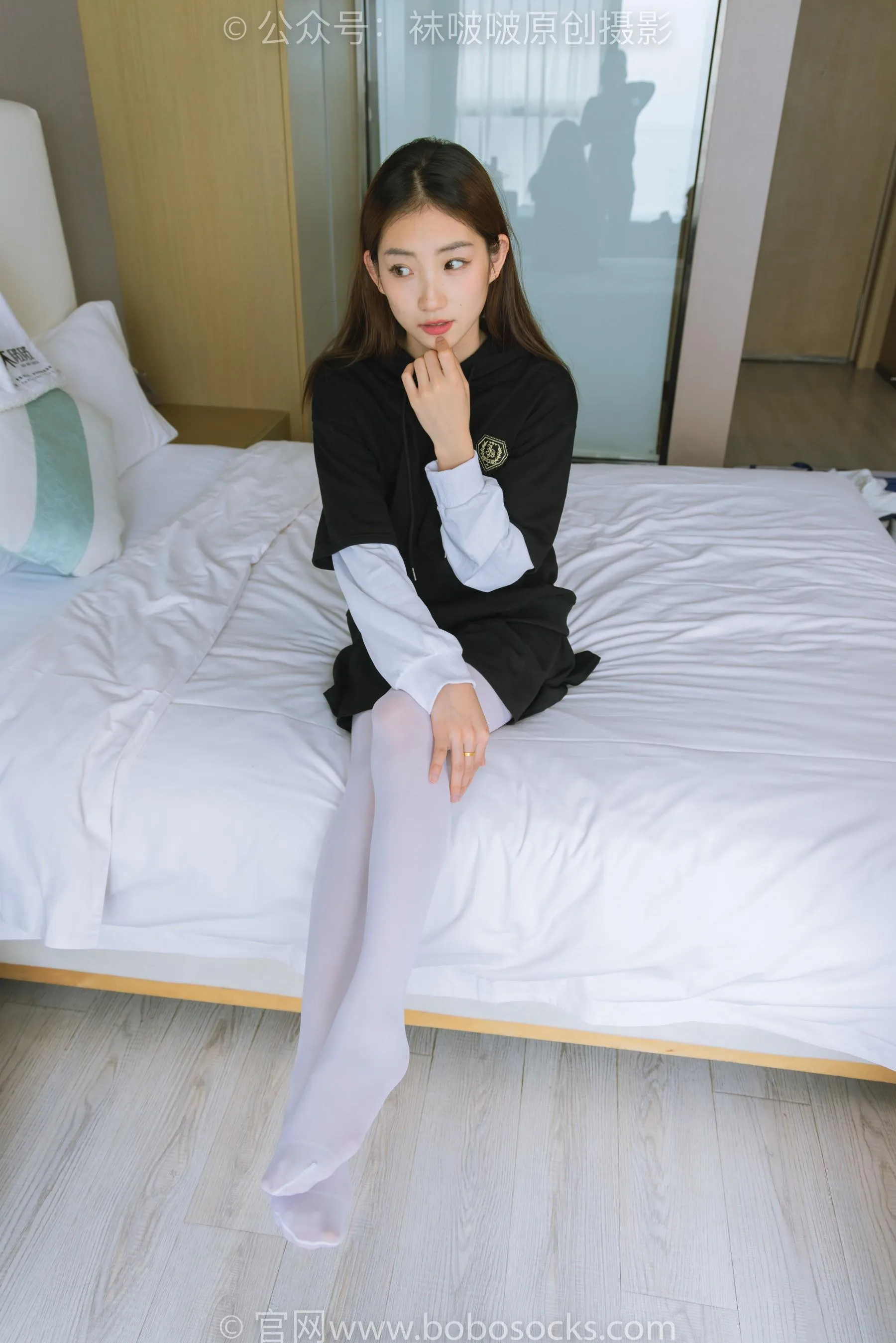 [BoBoSocks袜啵啵]NO.214 小沫-黑色运动鞋、厚白丝[23] [53P]插图8